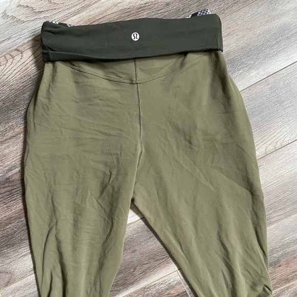Lululemon crop fold over leggings size 4 - Picture 2 of 4